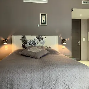 Couette-café L' Oustau Blanc, Fontvieille