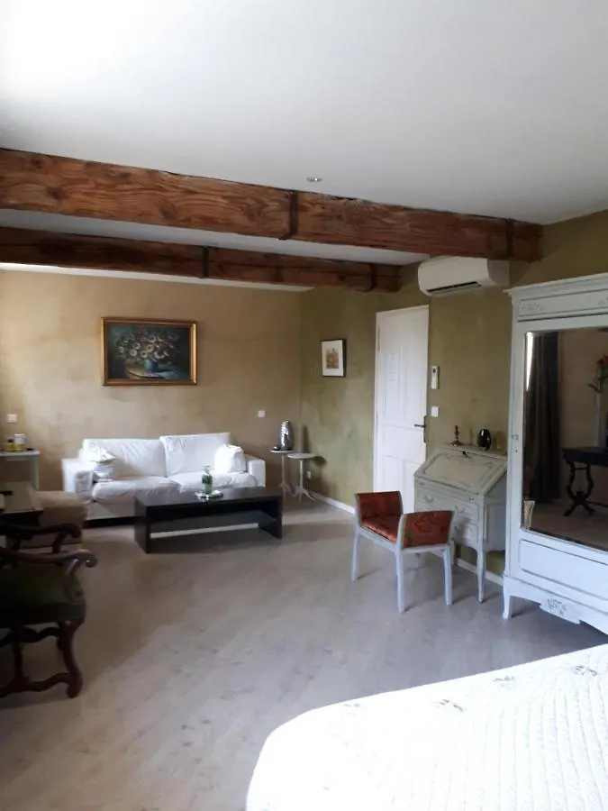 Mas Saint-Joseph Bed & Breakfast Fontvieille 0*,  France